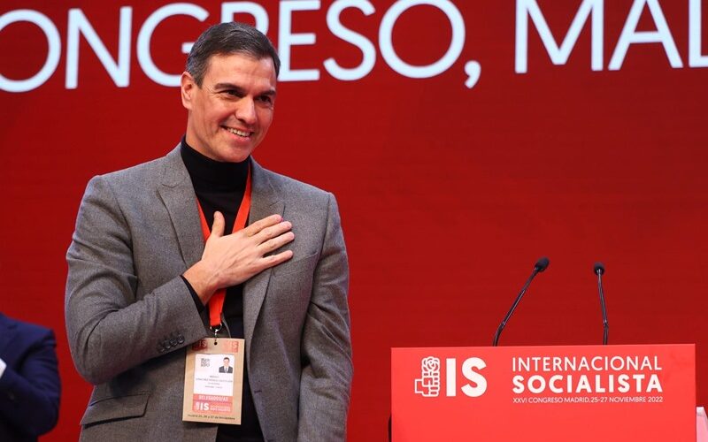 Pedro Sánchez con la Internacional Socialista